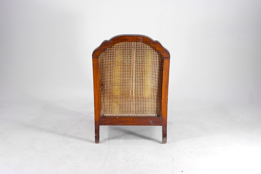 Foto Knitted Side Arms and Colorful Stripped Armchair