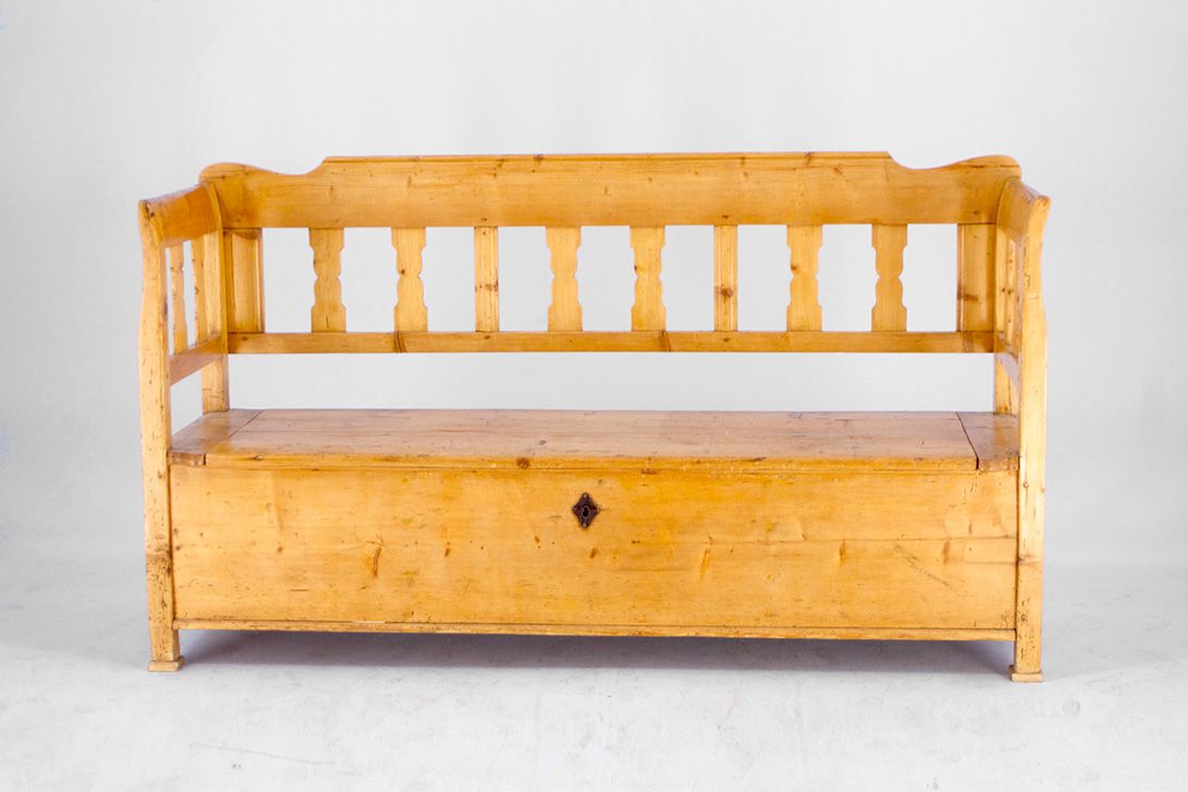 Foto Hidden Storage Space Wooden Bench