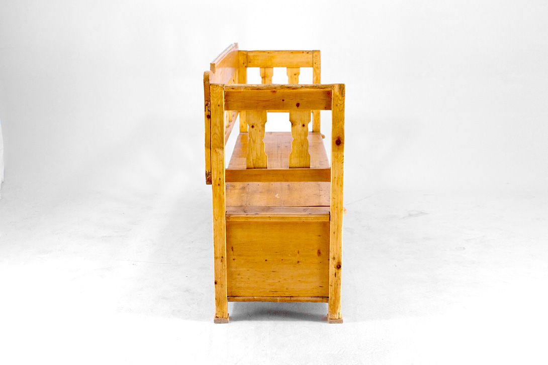 Foto Hidden Storage Space Wooden Bench