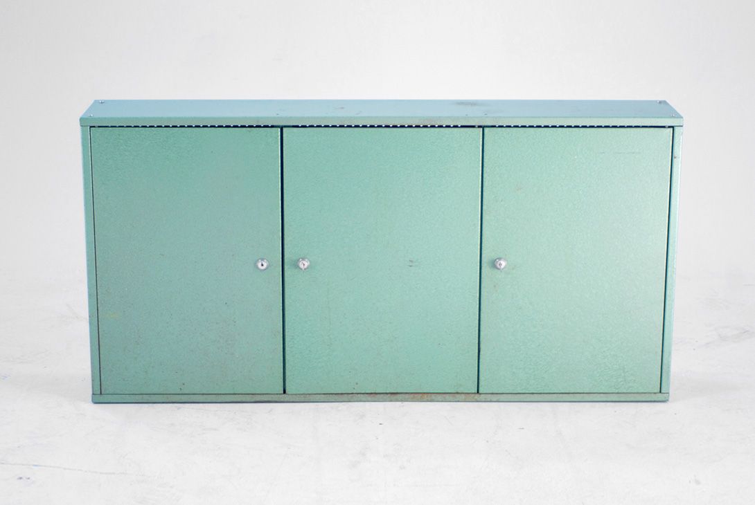 Foto Old Industrial Metal Wall Locker
