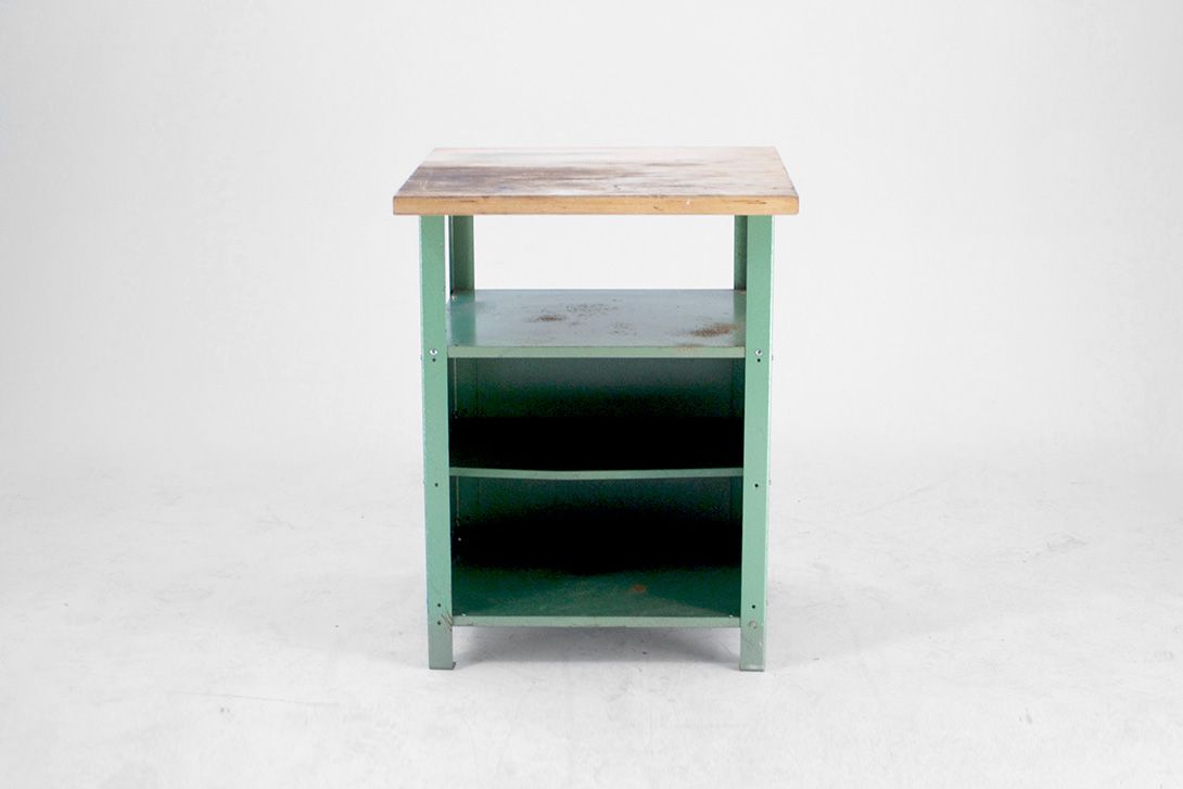 Foto Industrial Metal Board with Shelves