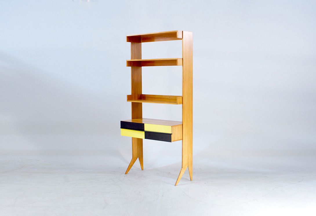 Foto Wooden Shelf with v shaped legs