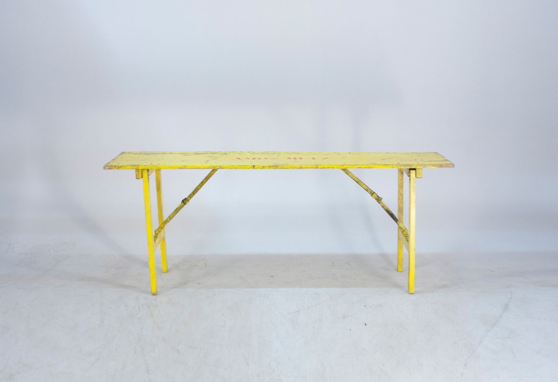 Foto Industrial Yellow Wooden Pliable Table France 1972 h76x126x56