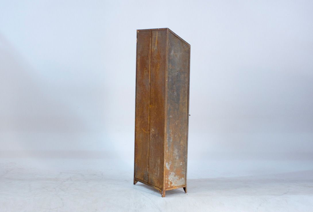 Foto Old Rusted Industrial Locker Germany 1930
