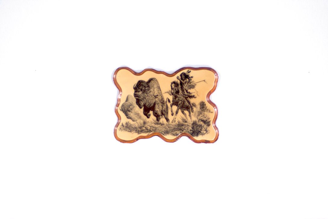 Foto Indian Hunting Image Sculpted in Wood Plate 17C6
