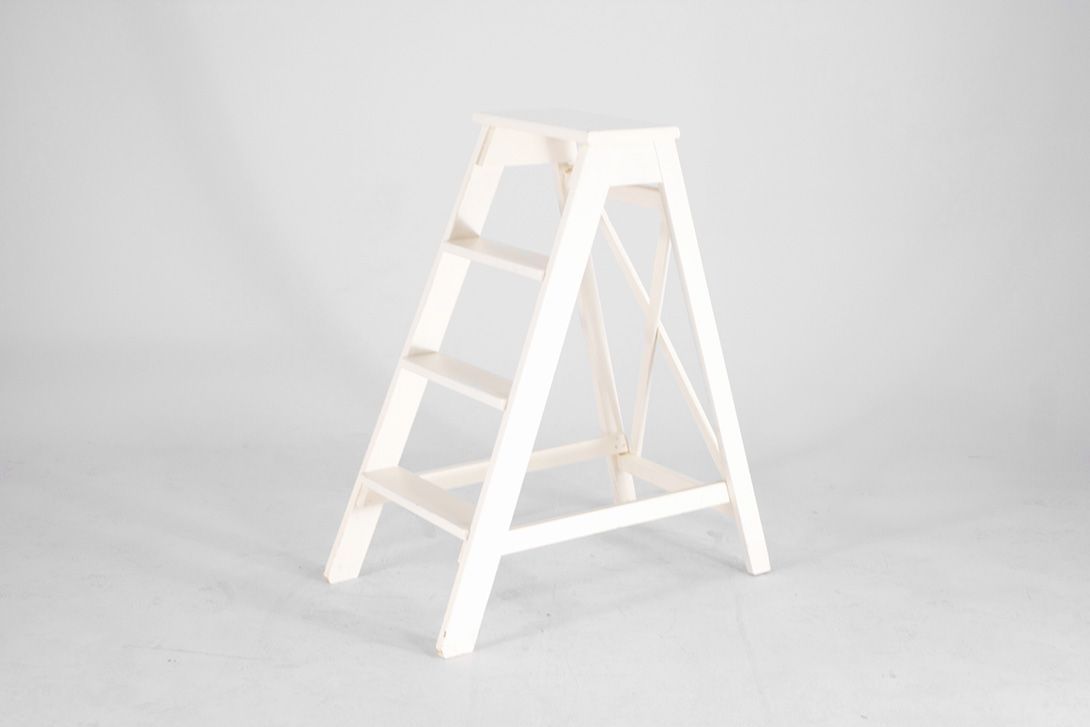Foto White Wooden Ladder
