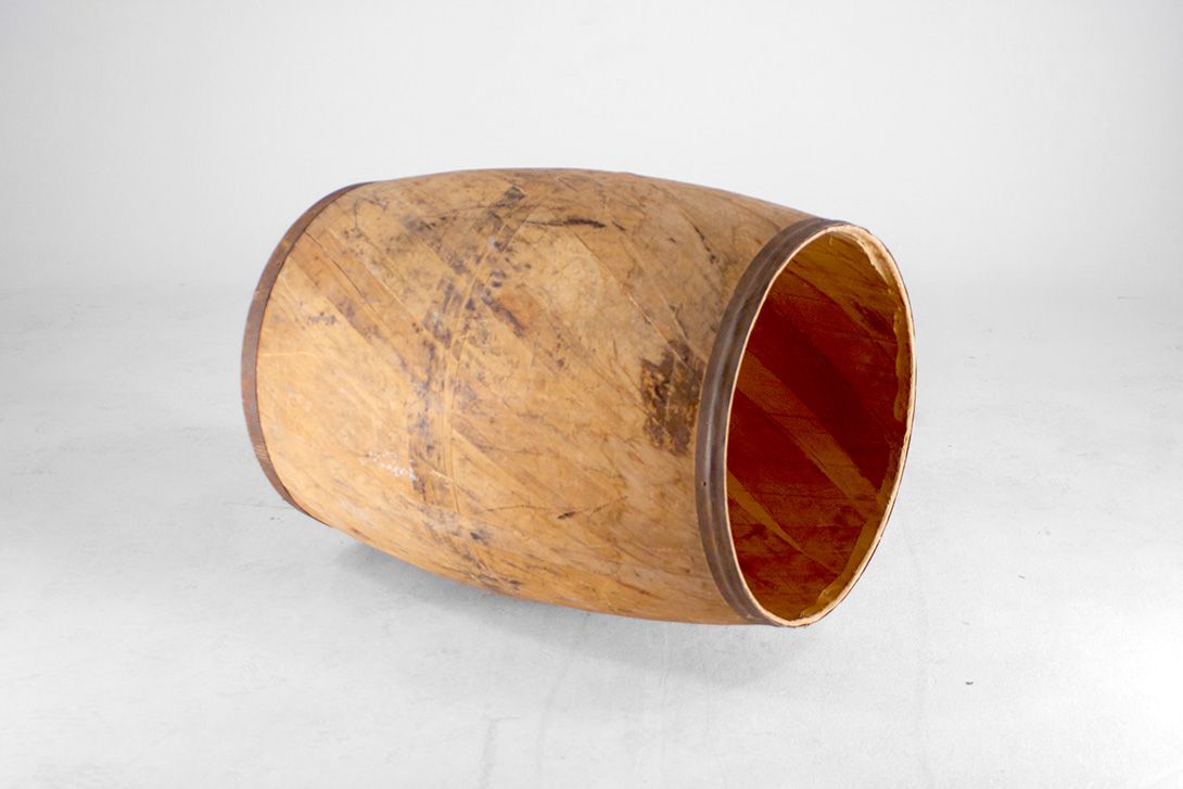 Foto Old Thin Wooden Barrel