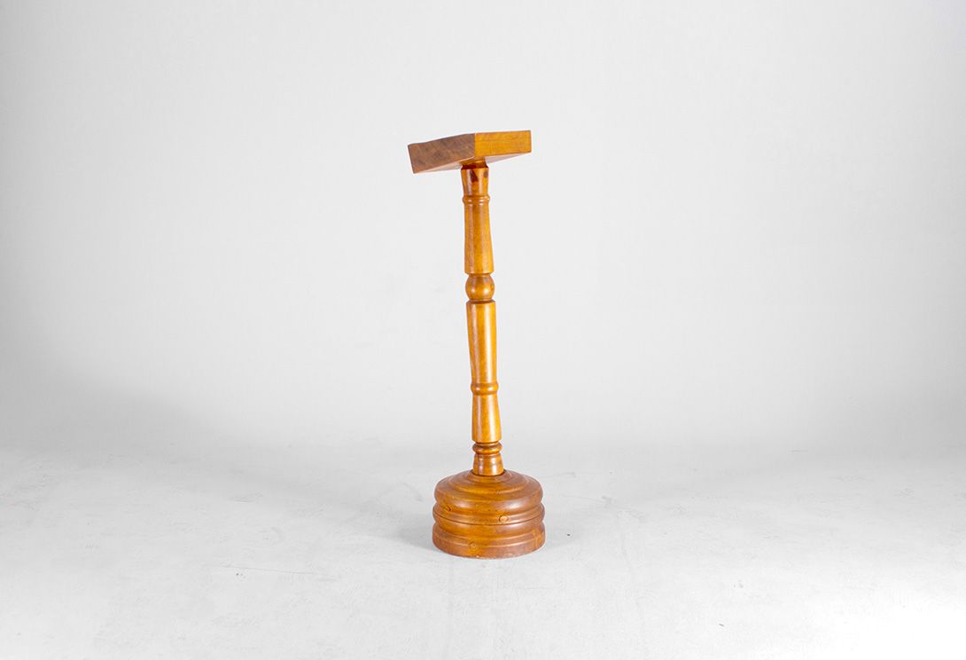 Foto Wooden Speech Stand h116x32x32