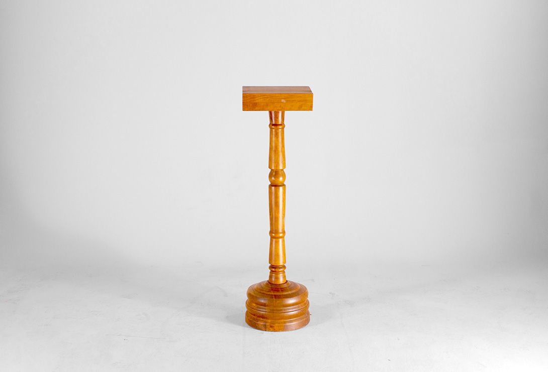 Foto Wooden Speech Stand h116x32x32