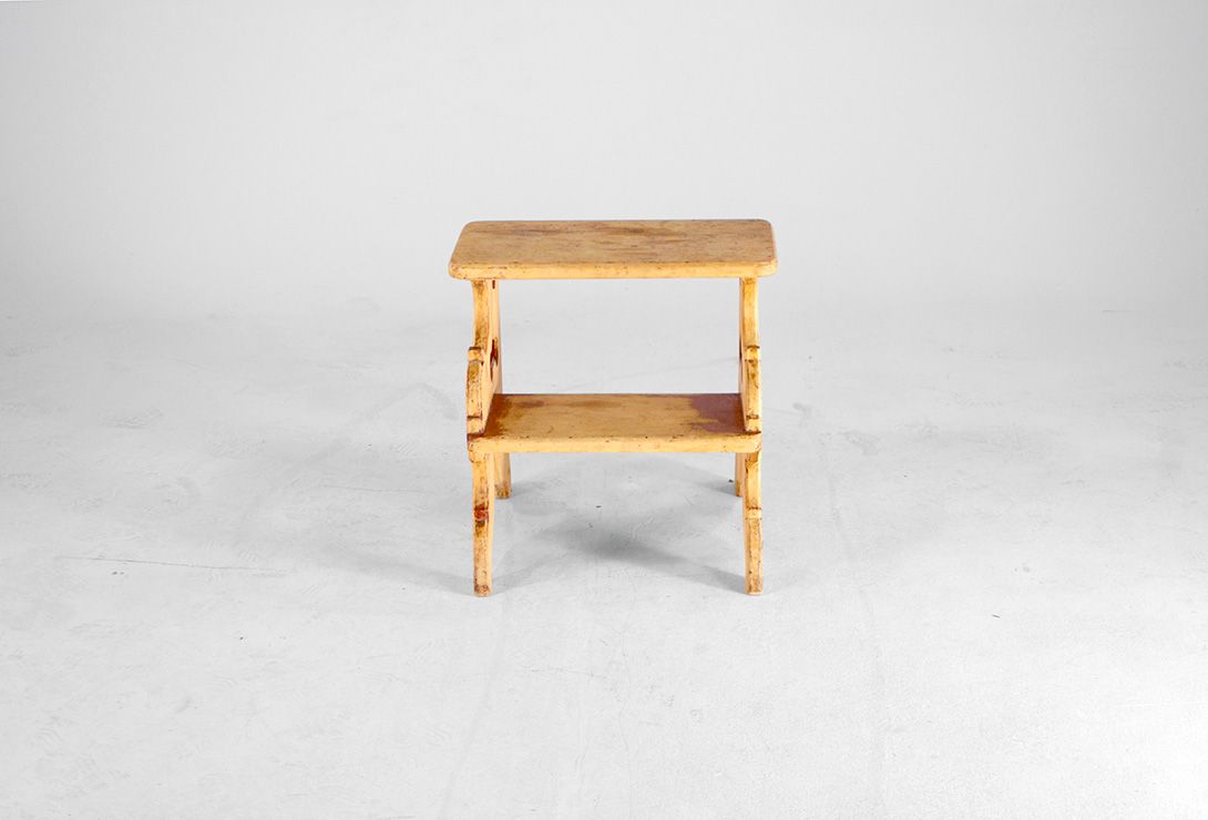 Foto Wooden Detailed Two-Step Ladder