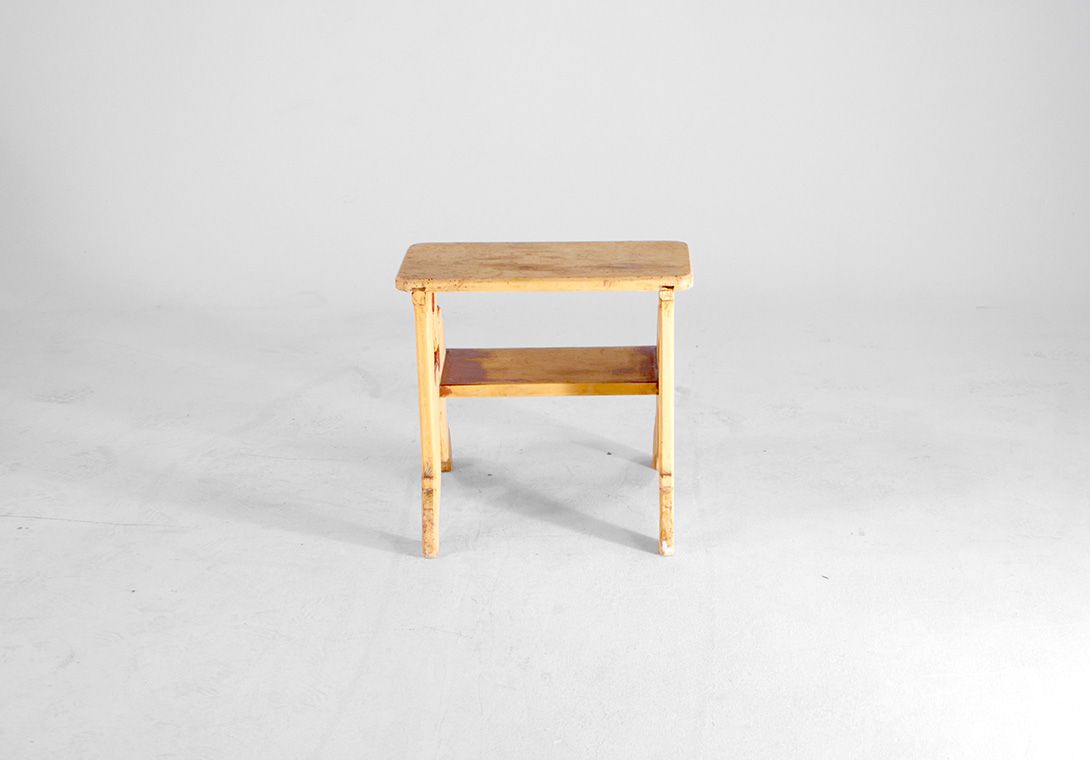 Foto Wooden Detailed Two-Step Ladder