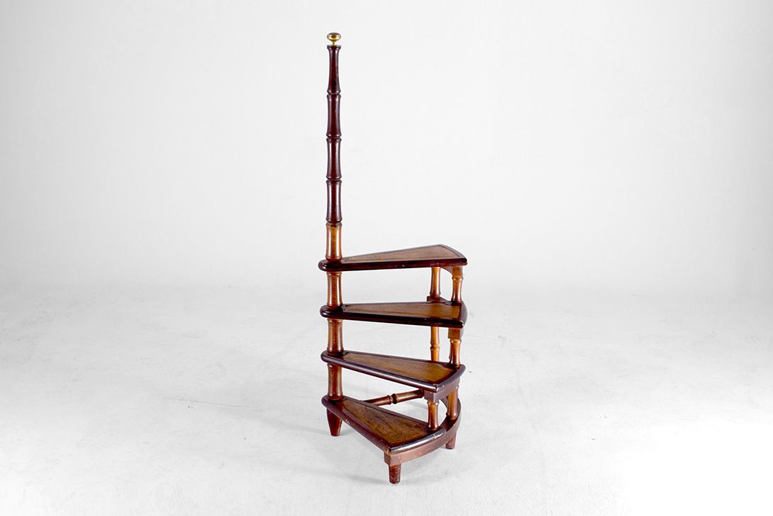 Foto Antique Wooden Curved Library Ladder h111x40x55
