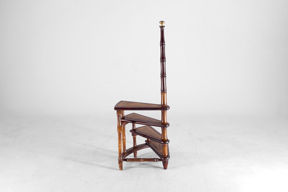 Foto Antique Wooden Curved Library Ladder h111x40x55