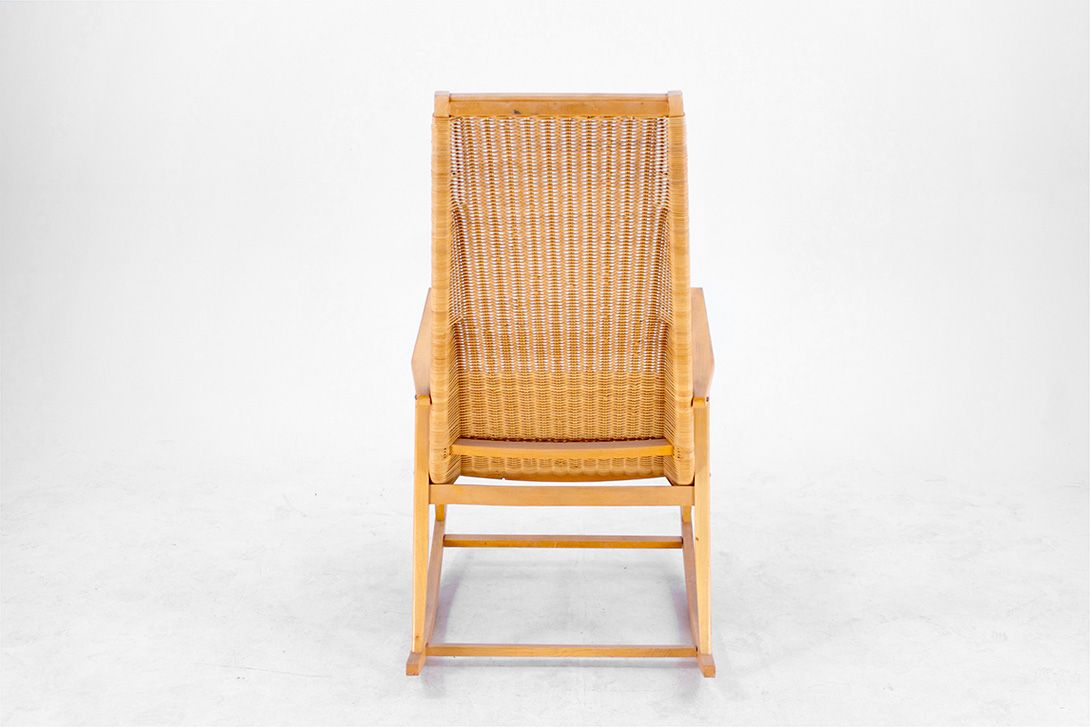 Foto Wooden Rocker Relaxing Armchair
