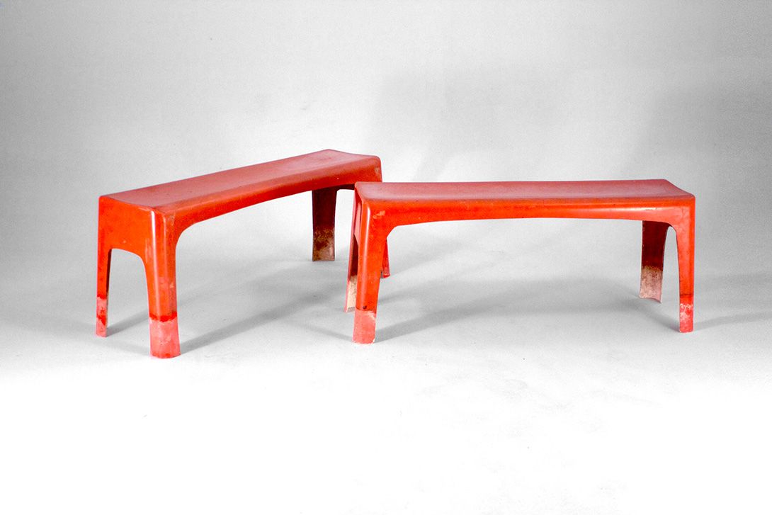 Foto Red Plastic Industrial Bench