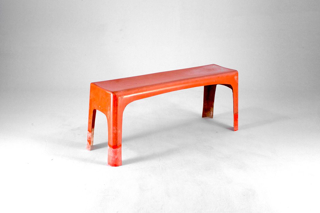 Foto Red Plastic Industrial Bench