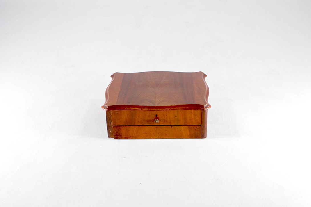 Foto Antique Wooden Jewellery Box with Mirror Incorporated h18x50x40