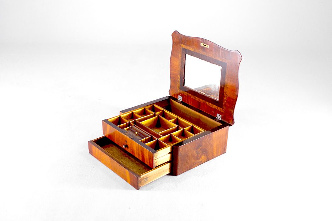 Foto Antique Wooden Jewellery Box with Mirror Incorporated h18x50x40