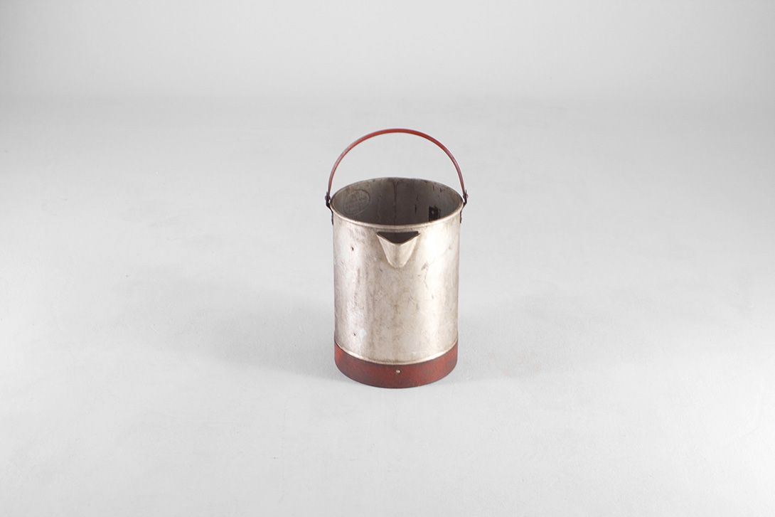 Foto Antique Metal Pitcher Can Silver