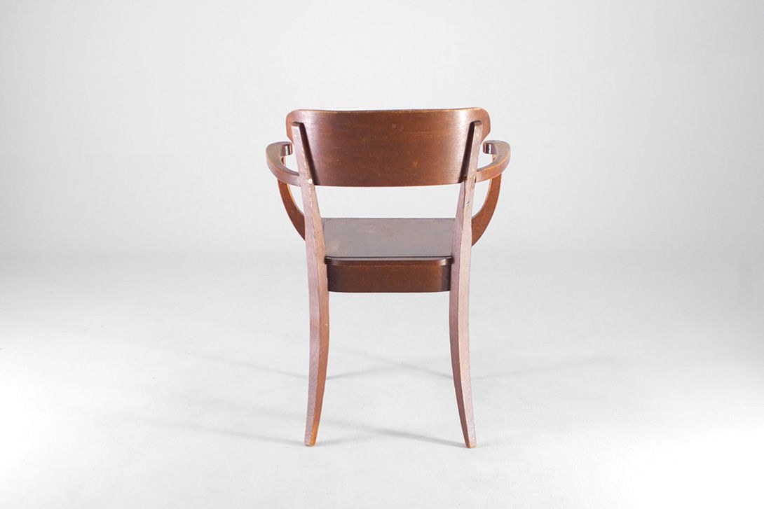 Foto Wooden Armchair with Curved Backrest Thuringia 1920