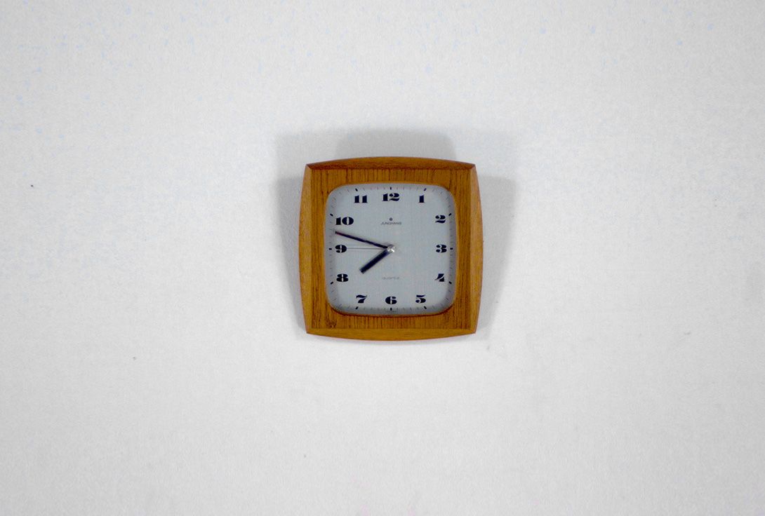 Foto Wooden Framed Square Wall Clock