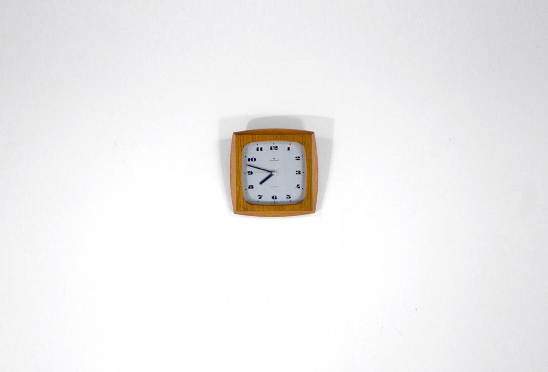 Foto Wooden Framed Square Wall Clock