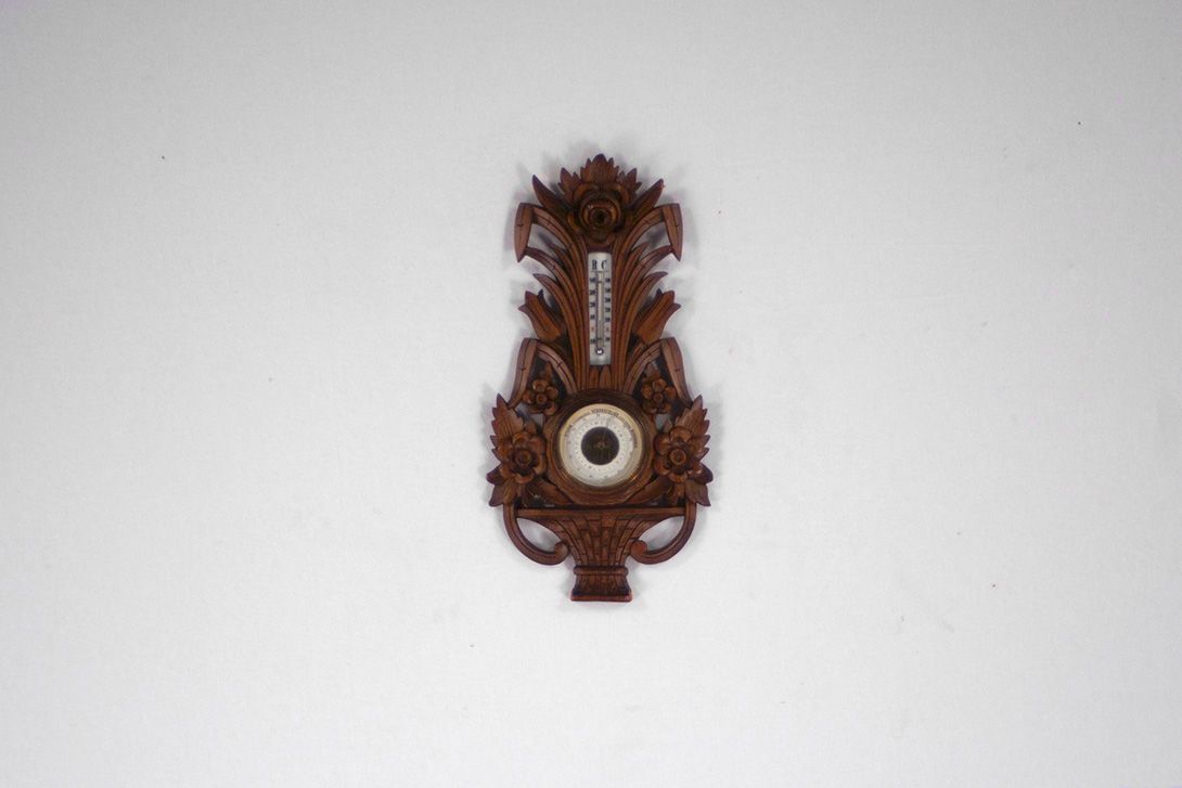 Foto Antique Wooden Wall Barometer &#038; Thermostat