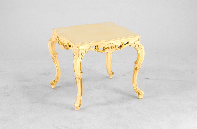 Foto Antique Wooden Victorian Coffee Table h47x53
