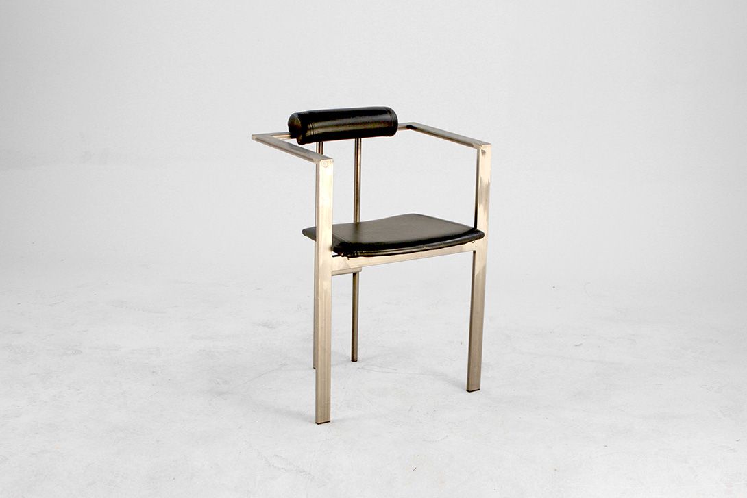 Foto New Wave Stair Detailed Chair with Black Leather Seat and Backrest
