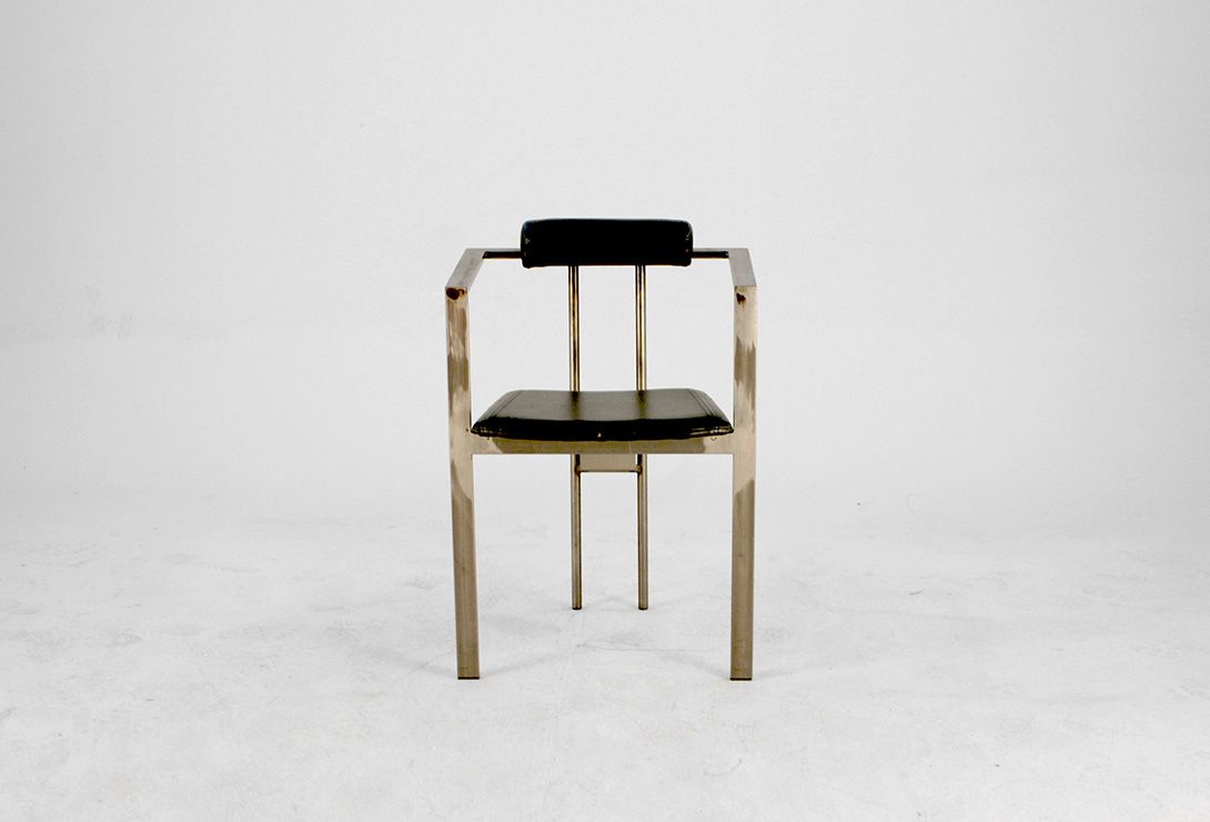 Foto New Wave Stair Detailed Chair with Black Leather Seat and Backrest