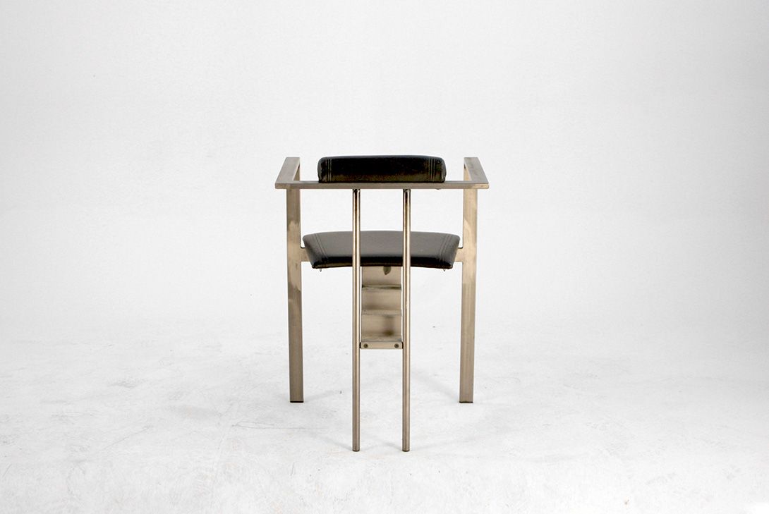 Foto New Wave Stair Detailed Chair with Black Leather Seat and Backrest