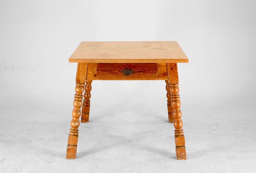 Foto Red Oak Wooden Table with Drawer h77x90x86