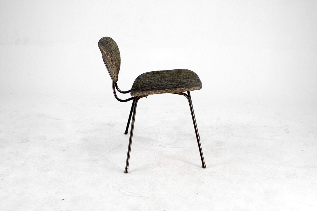 Foto Buro Chair with Comfortable Seater and Backrest