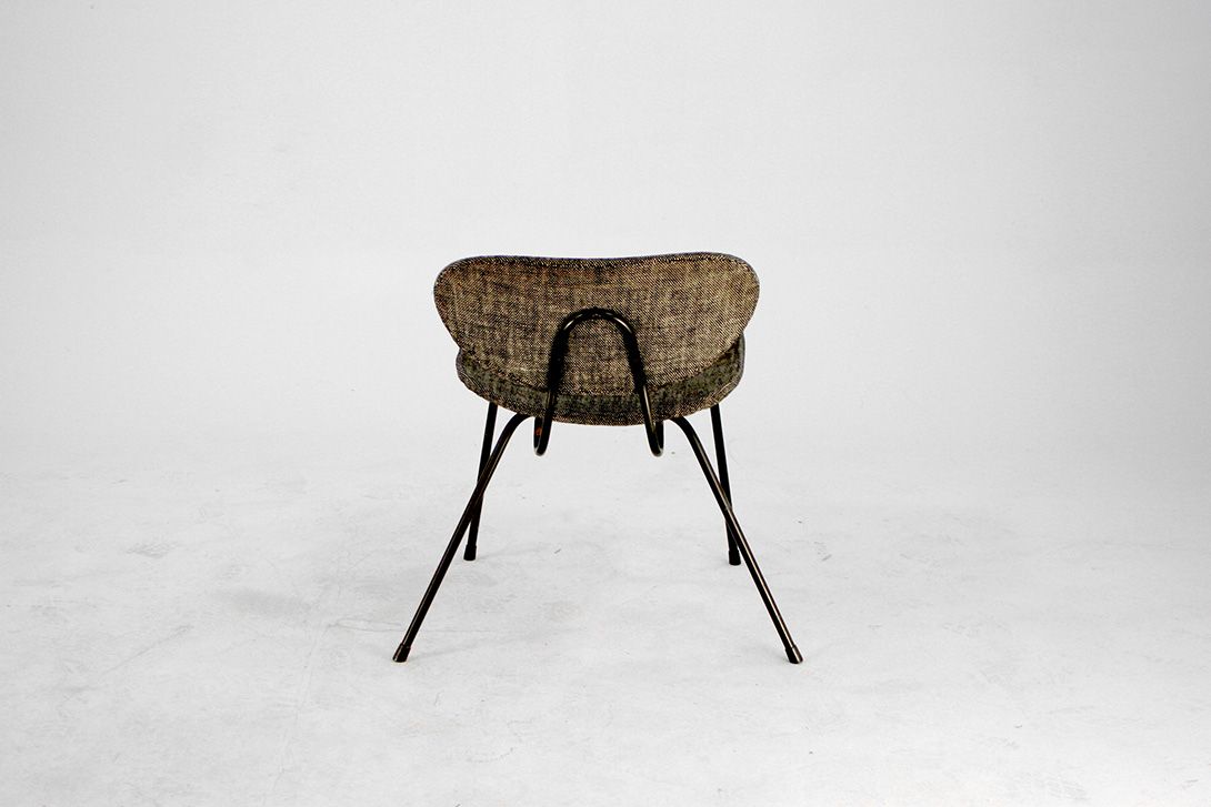 Foto Buro Chair with Comfortable Seater and Backrest