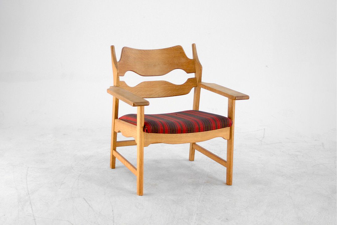 Foto Clear Pine Wood Armchair with Textile Seater