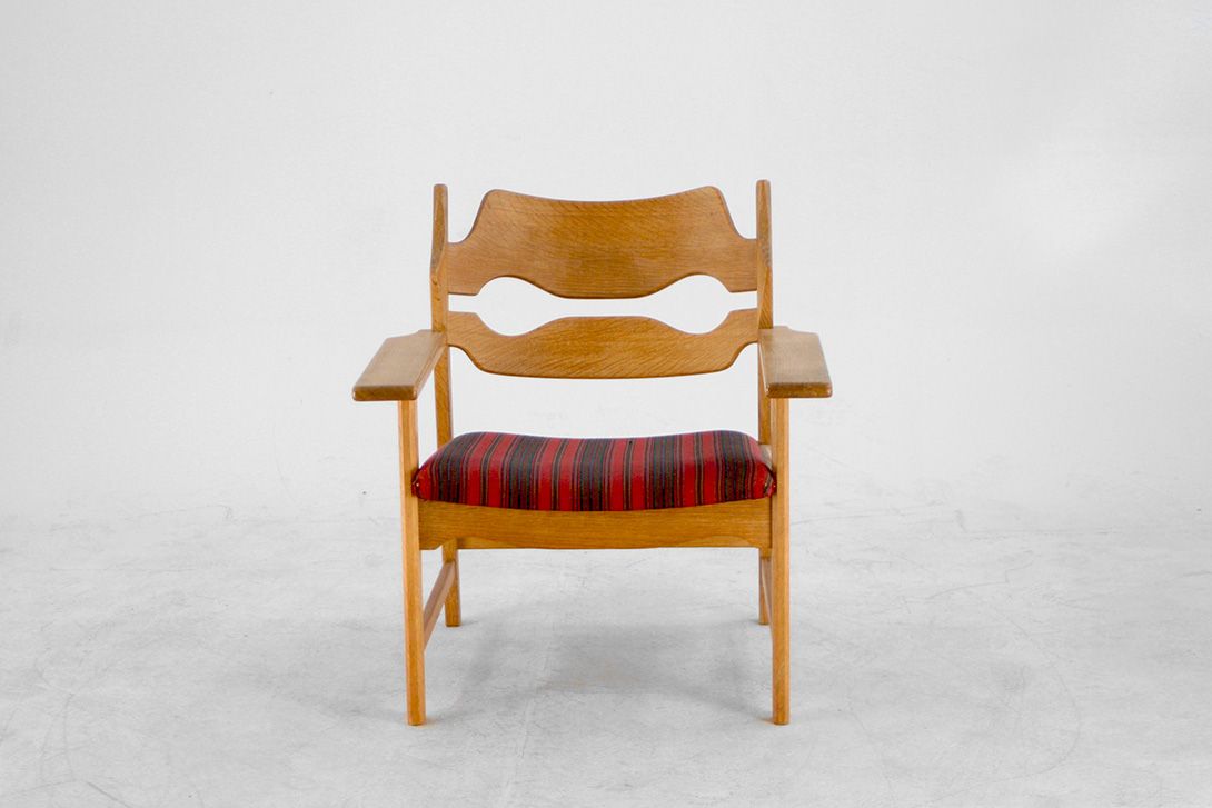 Foto Clear Pine Wood Armchair with Textile Seater