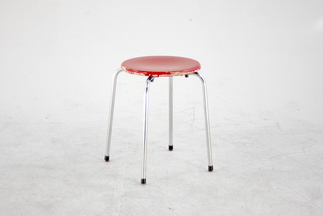 Foto Industrial Stool with Red Seat