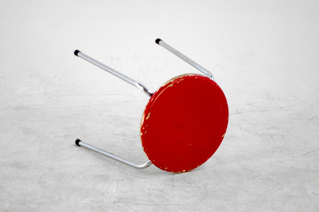 Foto Industrial Stool with Red Seat