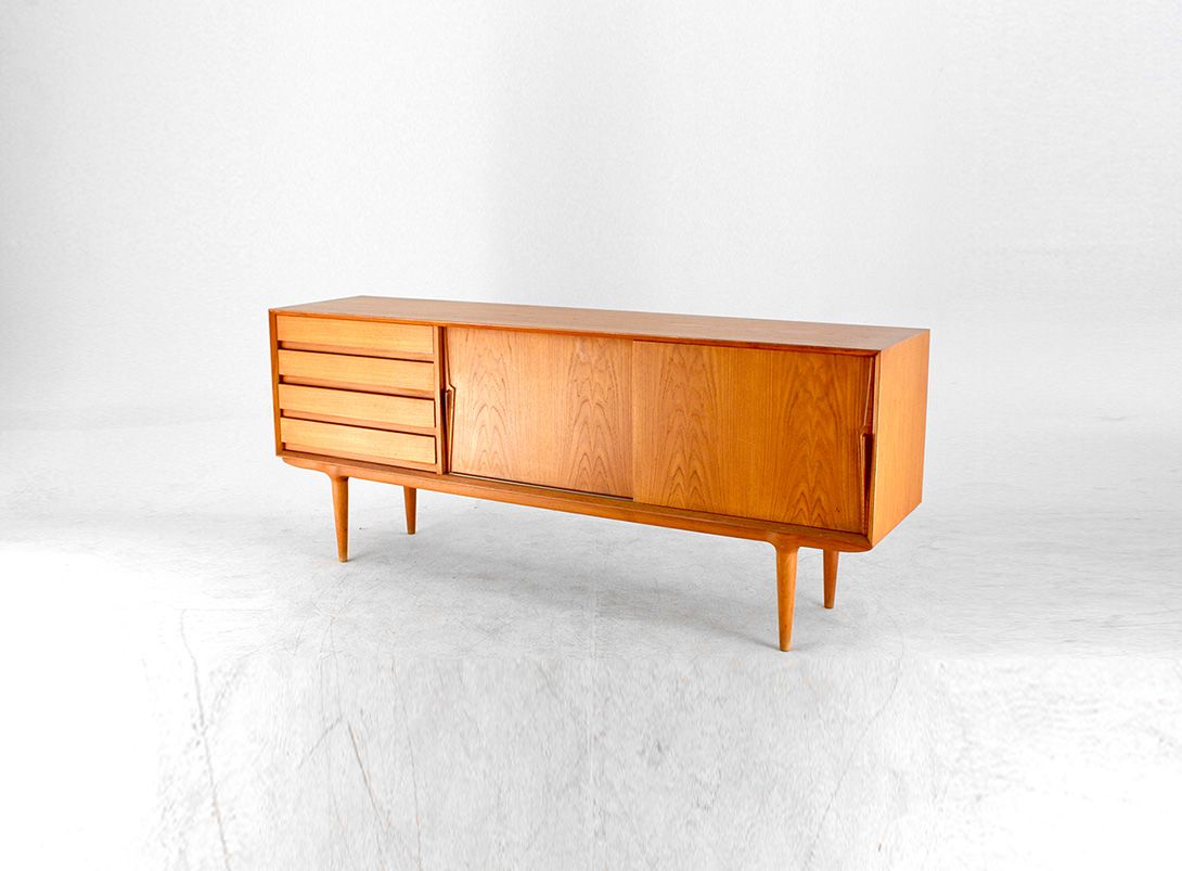 Foto Teak Sideboard with Sliding Doors and Drawers Denmark 1970 w200