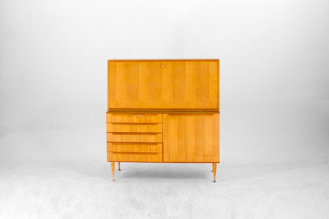 Foto Wooden Library Cabinet with Many Drawers