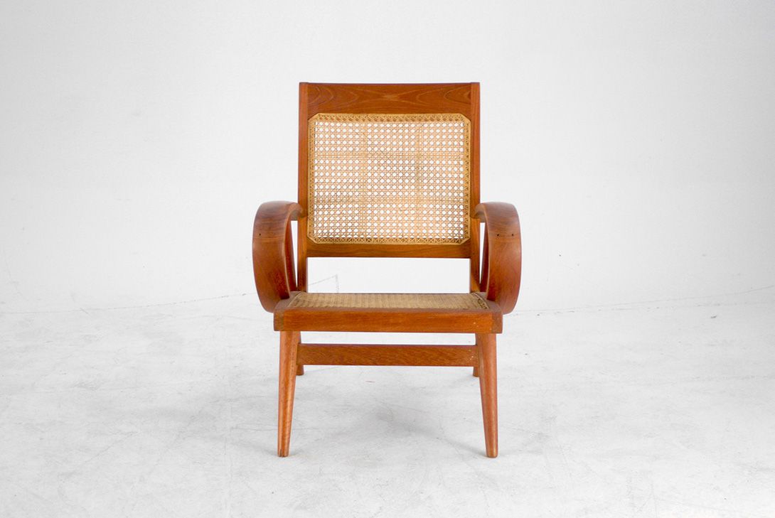 Foto Cherry Wood Armchair with Knitted Backrest and Seat USA 1946