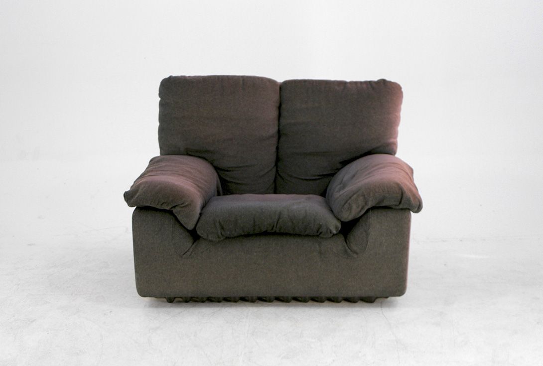 Foto Faded Black Comfortable Armchair Italy 1978 h80x110x90