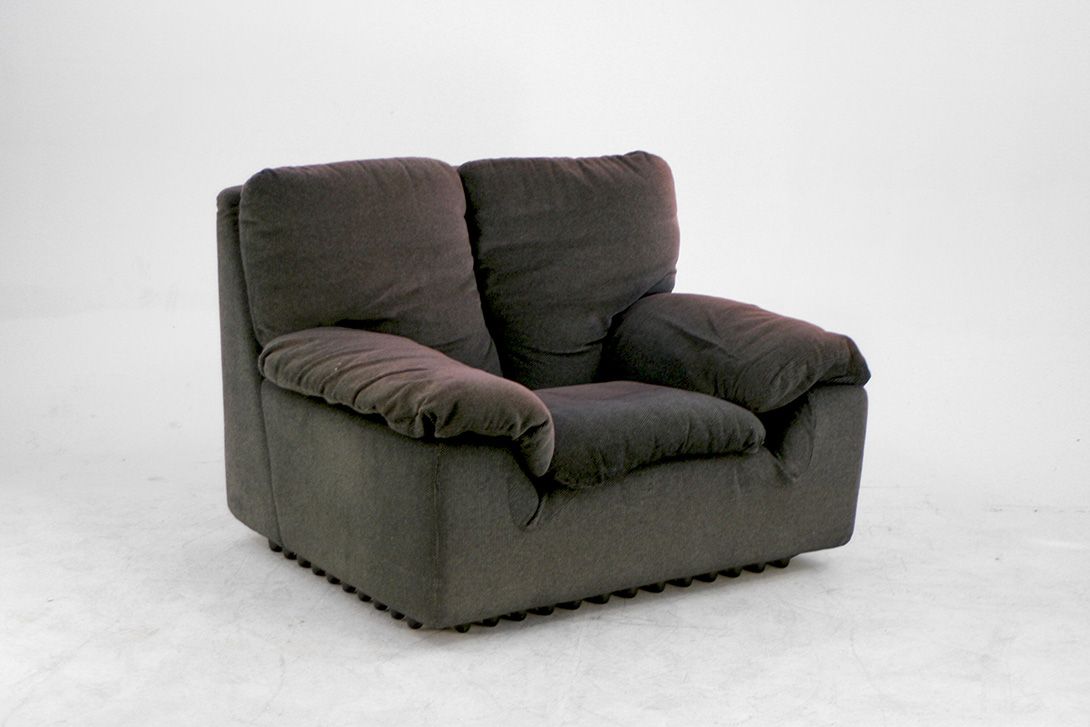 Foto Faded Black Comfortable Armchair Italy 1978 h80x110x90