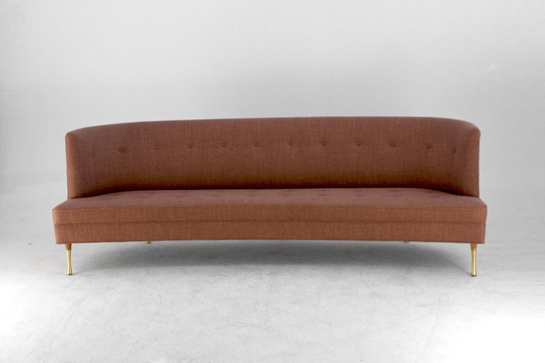 Foto Curved Sofa by Kipp Stewart for Directional in Kvadrat Fabric h77x230x85
