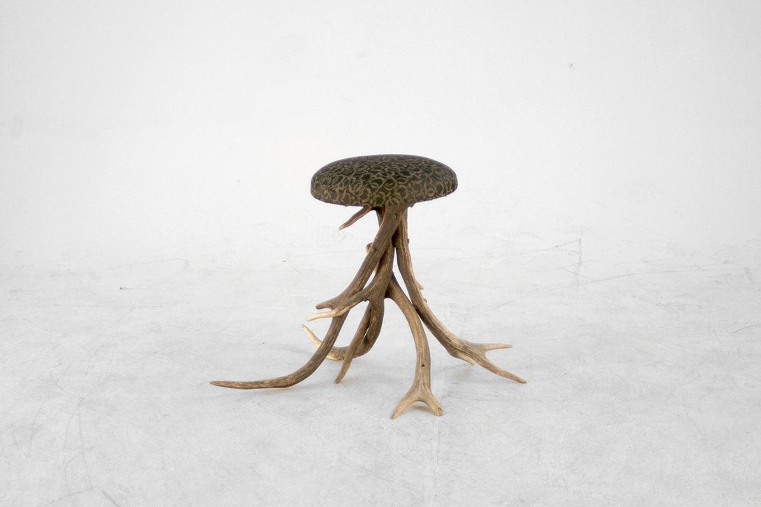 Foto Antique Crude Branches Legs Chair