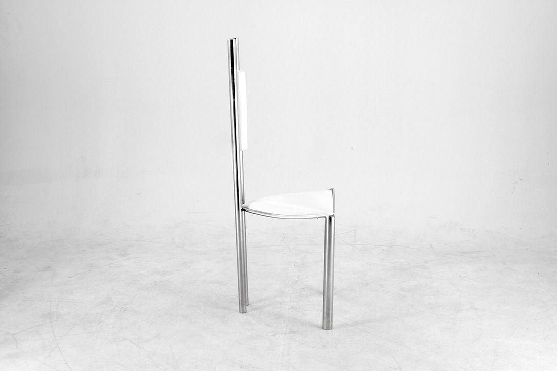 Foto White Leather Memphis Design Chair
