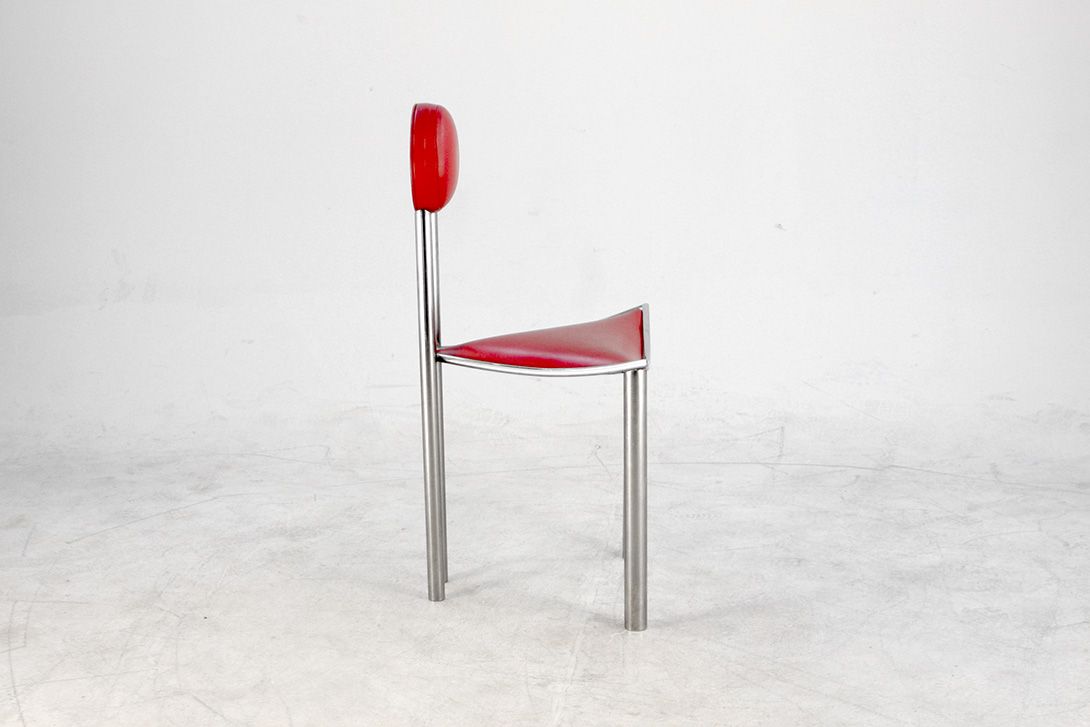 Foto Red Leather Circle Shaped Backrest Memphis Style Chair