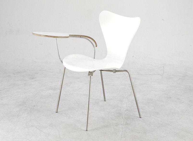 Foto White Arne Jacobsen Chair with Integrated Side Table