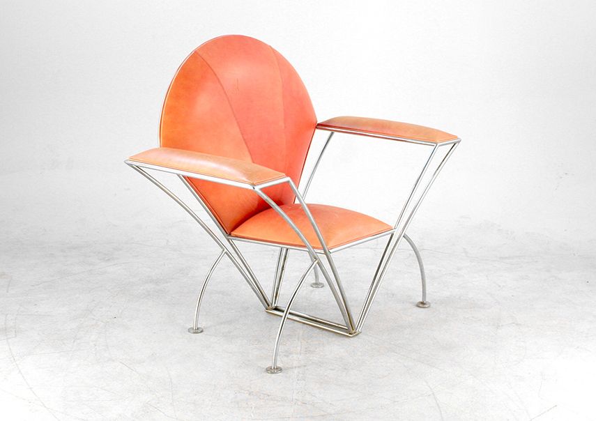 Foto Dusty Apricot Shell Shaped Backrest Memphis Style Armchair