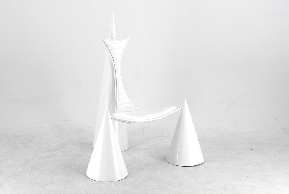 Foto White Memphis Chair on Cone Base h145x118x130 Germany 1982